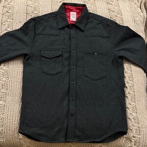 Topo Designs
Wool Work Shirt Color: Forest. M